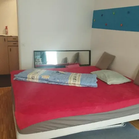 Bright Flat With Workspace Near Downton *