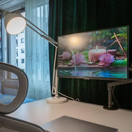 Bright Flat With Workspace Near Downton Basilea